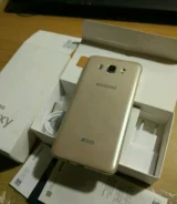 Samsung Galaxy J7. �����