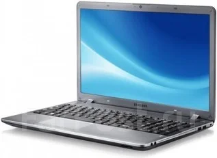 Samsung R430. 2,6����, ��� 4 ��, ���� 500���, WiFi: 1, Bluetooth: 1, ����������� �� 2��. ����