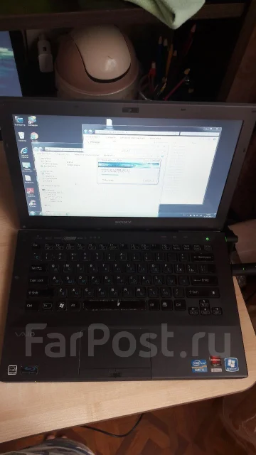 Sony VAIO VPC-SB1Z9R. 13.3", 2 300����, ��� 4 ��, ���� 500���, WiFi: 1, Bluetooth: 1, ����������� �� 7��. ����