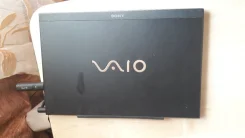 Sony VAIO VPC-SB1Z9R. 13.3", 2 300,0����, ��� 4 ��, ���� 500���, WiFi, Bluetooth, ����������� �� 7��. ����