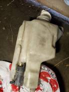 Бачок стеклоомывателя. Mitsubishi Sigma, F13A, F25A, F11A, F12A, F17A, F15A, F27A, F13AK Mitsubishi Diamante, F27A, F15A, F17A, F13A, F12A, F25A, F11A...
