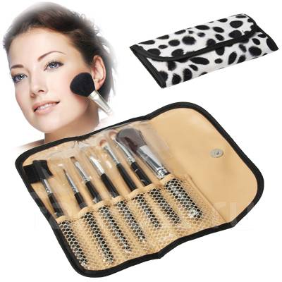 Макияж с румянами. Make up care face set. Девушка с макияжем. Румяна на щеках. Make up care face set.
