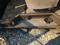 Порог пластиковый. Toyota Hiace, KZH106W Toyota Regius Ace, LH125, RZH124, KZH106, RZH101, RZH100, KZH100, KZH120, KZH126, LH120 Двигатели: 1RZ, 2LT...