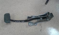 Педаль тормоза. Toyota Vitz, NCP91 Двигатель 1NZFE