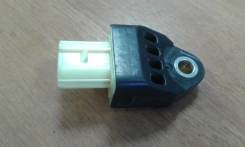 Датчик airbag. Toyota: IS F, iQ, Voxy, RAV4, Noah, Vitz, Ractis, Alphard, Crown, Vellfire, ist, Belta, Scion Двигатели: 2URGSE, 1KRFE, 1NRFE, 3ZRFAE...