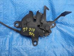 Замок капота. Toyota Caldina, ST215, AT211, ST210G, ST210, CT216 Двигатели: 7AFE, 3SGTE, 3CTE, 3SGE, 3SFE