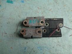 Крепление капота. Mitsubishi Chariot Grandis, N84W, N94W, N86W, N96W Mitsubishi Pajero, V63W, V73W, V65W, V75W, V97W, V78W, V77W, V68W Mitsubishi RVR...