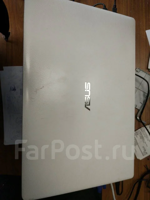 Asus X502C. 15.6", 1 500����, ��� 4 ��, ���� 320���, WiFi: 1, Bluetooth: 1, ����������� �� 3��. ����