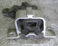 Подушка двигателя. Renault Logan