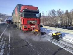 Грузовики.