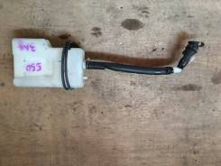 Бачок стеклоомывателя. Mitsubishi Delica Space Gear, PD4W, PF8W, PD6W, PC5W, PD5V, PF6W, PC4W, PB4W, PD8W, PB5W, PA4W, PB6W, PA5W, PB5V, PE8W, PA5V, P...