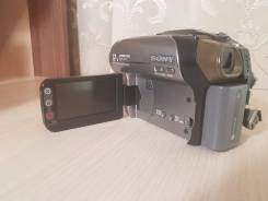 Видеокамера Sony Handycam DCR-DVD203E. Менее 4-х Мп, с объективом