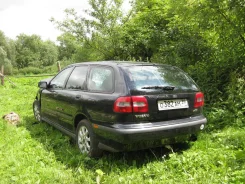 Volvo V40 ����
