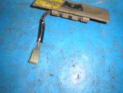 Кнопка люка. Toyota Town Ace, CM30, CR30, CR30G, KM30, YM30, YR30