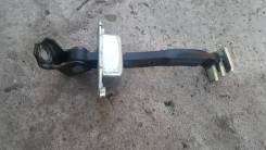 Ограничитель двери. Toyota: Vitz, Yaris, Echo, Platz, WiLL Vi Двигатели: 1SZFE, 1NZFE, 2NZFE, 2SZFE, 1NDTV