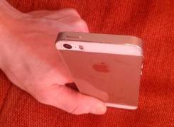 Apple iPhone 5s 16Gb. Б/у