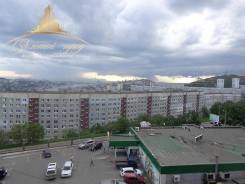 3-комнатная, улица Нейбута 47. 64, 71 микрорайоны, проверенное агентство, 67 кв. м. Вид из окна днём