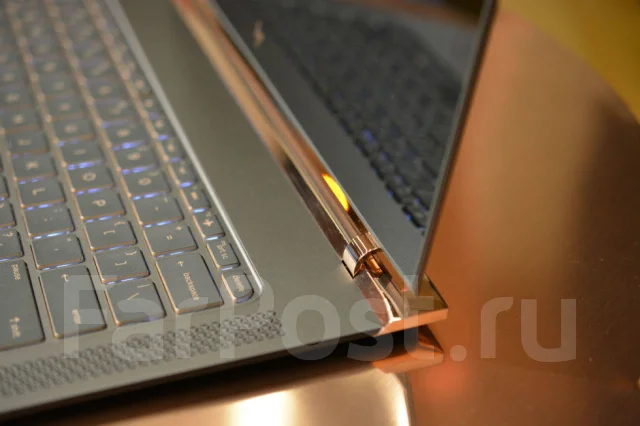 HP Spectre 13. 13.3", 3 100����, ���� 960���, WiFi: 1, Bluetooth: 1, ����������� �� 11��. ����