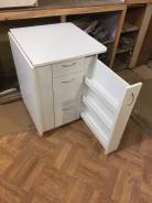 Столы маникюрные.