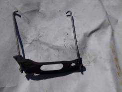 Крепление аккумулятора. Honda Fit, GD1