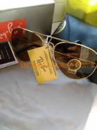 Очки Ray-Ban.