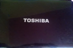 Toshiba. 15.6", 2,1����, ��� 4 ��, ���� 500���, WiFi, ����������� �� 2��.