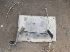 Крепление аккумулятора. Toyota Harrier, MCU15W, MCU15 Двигатель 1MZFE