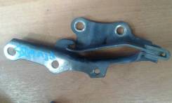 Крепление капота. Toyota Progres, JCG11