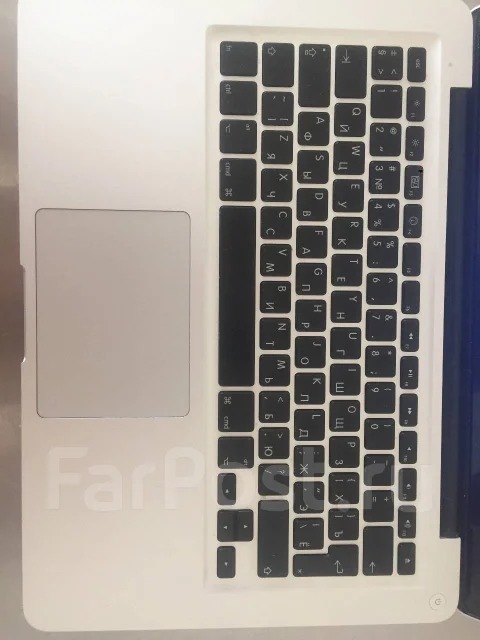 Apple MacBook 13. 13.3", 2,4����, ��� 6 ��, ���� 128���, WiFi: 1, Bluetooth: 1, ����������� �� 6��. ����