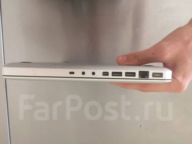 Apple MacBook 13. 13.3", 2,4����, ��� 6 ��, ���� 128���, WiFi: 1, Bluetooth: 1, ����������� �� 6��. ����
