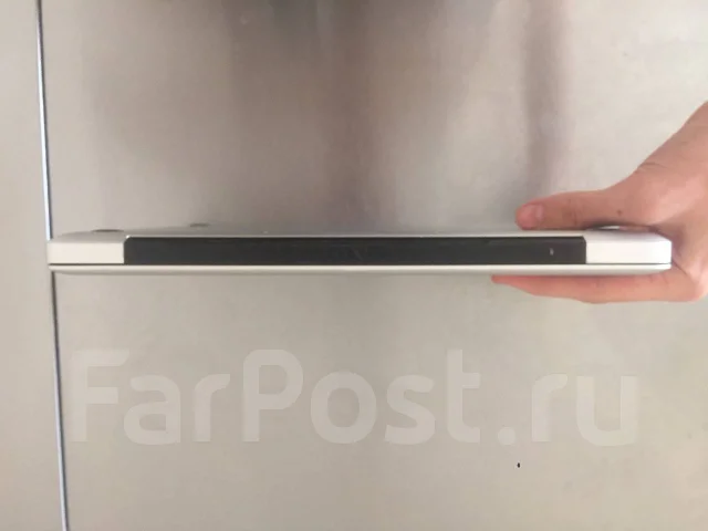 Apple MacBook 13. 13.3", 2,4����, ��� 6 ��, ���� 128���, WiFi: 1, Bluetooth: 1, ����������� �� 6��. ����