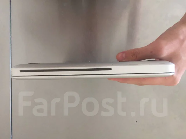 Apple MacBook 13. 13.3", 2,4����, ��� 6 ��, ���� 128���, WiFi: 1, Bluetooth: 1, ����������� �� 6��. ����