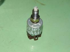 Концевик под педаль тормоза. Toyota Cresta, GX100, GX90, GX105 Toyota Mark II, GX105, GX90, GX100 Toyota Chaser, GX100, GX105, GX90 Двигатель 1GFE