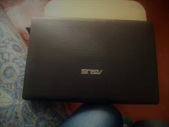 Asus X55A. 15.6", 1,6����, ��� 2048 ��, ���� 500���, WiFi: 1, ����������� �� 3��. ����