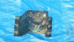 Крепление запасного колеса. Mitsubishi Pajero, V24V, V24WG, V26WG, V47WG, V26C, V25C, V24C, V23C, V43W, V44W, V45W, V46W, V26W, V25W, V24W, V23W, V21W...