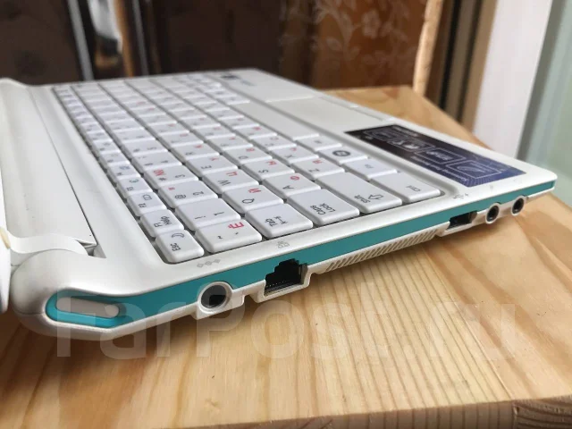 Samsung N150 Plus. 10.1", 1,6����, ��� 2048 ��, ���� 250���, WiFi: 1, Bluetooth: 1, ����������� �� 3��. ����