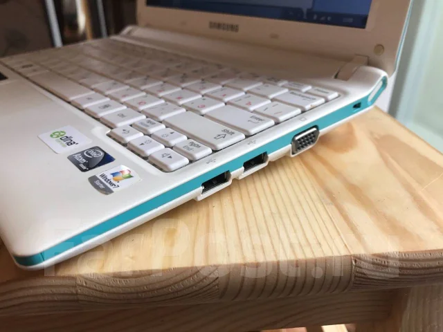 Samsung N150 Plus. 10.1", 1,6����, ��� 2048 ��, ���� 250���, WiFi: 1, Bluetooth: 1, ����������� �� 3��. ����