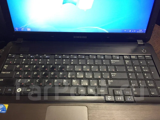 Samsung R540. 15.6", 2,4����, ��� 3072 ��, ���� 320���, WiFi: 1, Bluetooth: 1, ����������� �� 2��. ����