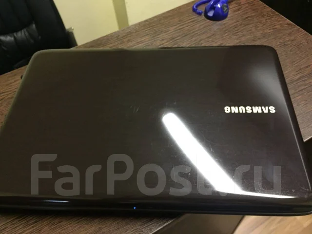 Samsung R540. 15.6", 2,4����, ��� 3072 ��, ���� 320���, WiFi: 1, Bluetooth: 1, ����������� �� 2��. ����