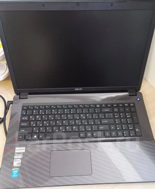 DEXP Atlas. 17.3", 2,4����, ��� 6 ��, ���� 500���, WiFi: 1, Bluetooth: 1, ����������� �� 5��. ����