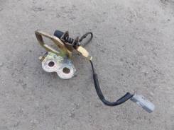 Крепление крышки багажника. Toyota Camry, SV40