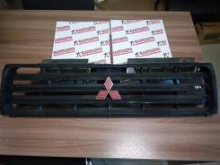 Решетка радиатора. Mitsubishi Pajero, V44WG, V43W, V44W, V45W, V46W, V46V, V46WG Двигатели: 6G74, 6G72, 4M40, 4D56