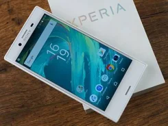 Sony Xperia X Compact. �/�