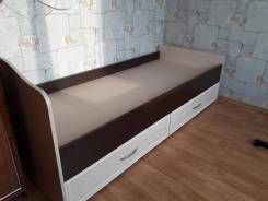 Кровати односпальные.