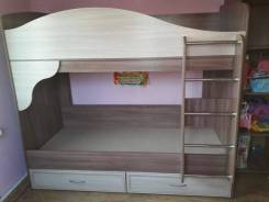 Кровати двухъярусные.