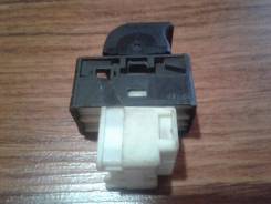 Кнопка стеклоподъемника. Nissan Sunny, B14