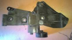 Кронштейн опоры двигателя. Renault Megane, KM0C, BM, KM02, KM05, KM, KM0F, EM, LM05, KM0U, KM1B, KM2Y, KM1F, LM2Y, KM0G, KM13, KM0H, LM1A Двигатели: K...