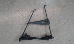Крепление аккумулятора. Toyota Corona, ST190 Двигатель 4SFE