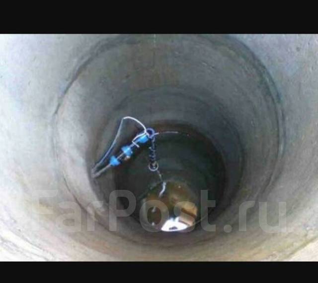 Монтаж насоса в колодец. Можно оставлять насос в колодце на зиму. Можно оставлять насос в колодце на зиму. Крепление дренажного насоса в колодце. Можно оставлять насос в колодце на зиму.