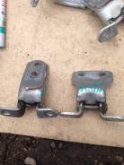 Крепление боковой двери. Toyota: Yaris, IS350, RAV4, Noah, IS300, Vitz, Ractis, Prius, Scion, IS F, Previa, Voxy, Raum, IS250, Windom, Mark X, Sienta...